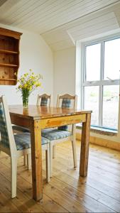 BallyV House: Private Double Room with en-suite bathroom, breakfast, near Cliffs of Moher