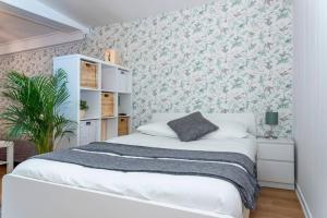 Studio - parking privé gratuit - hypercentre Caen