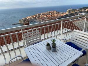 Apartment LuxeView2- Old Town View, 10min to town