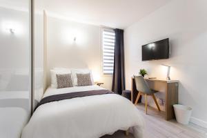 Appartements D&E - PARIS-DISNEY - HOLIDAYS APARTMENT - APPARTEMENT DE VACANCES - 5 CHAMBRES- 5 SDB - 5 BEDROOMS - 5 BATHROOMS - Netflix : photos des chambres
