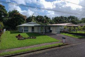 Three-Bedroom House room in Hilo Hale Kaumana home