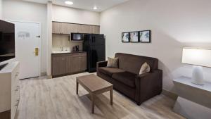 King Kitchenette Suite with Sofa Bed - Non-Smoking room in Best Western Heritage Inn and Suites