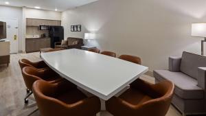 Executive Conference King Suite - Non-Smoking room in Best Western Heritage Inn and Suites