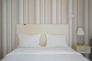 Minimalist and Stylish Studio Skylounge Tamansari Apartment By Travelio - Teko