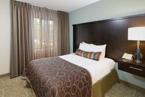 Two-Bedroom Queen Suite - Non-Smoking room in Staybridge Suites Lincolnshire an IHG Hotel