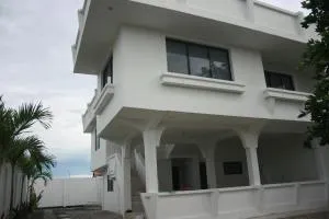 Yaya's House - Data de Posorja