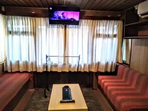 Two Rooms Rustic House - Self Check-In - Brăneşti