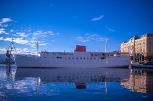 Botel Marina