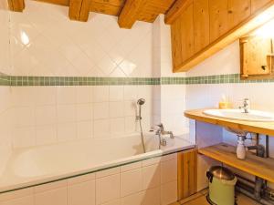 Chalets Modern chalet just 350 m from the ski lifts : photos des chambres