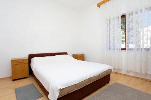 Apartments with a parking space Lokva Rogoznica Omis 10358