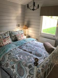 Rocks Chapel Cabin