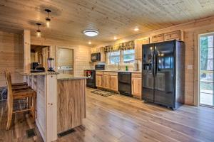 Gatlinburg Cabin Hot Tub, Deck, Games