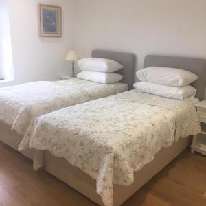 Villas Farmhouse in a working winery with vineyard views : photos des chambres