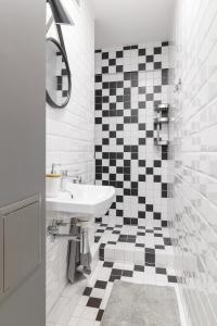 Lovely flat with parking strict center