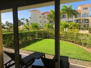 Beautiful One Bedroom unit with pool and Beach club in a Golf Project