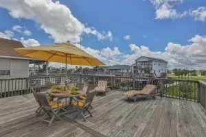 Tropical Oasis In Beautiful Galveston-Tiki Island home - Virginia Point
