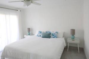 Sea Glass Villa - Spacious 1 Bed, 2 Bath on West Coast