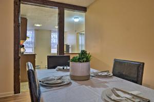 Central Albany Apartment Walk to State Capitol!