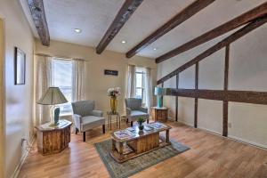 Central Albany Apartment Walk to State Capitol!