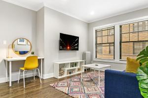 1BR Stylishly Furnished Apt in Lakeview - Oakdale 1S