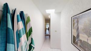 Ponce Landing 53: Cute and Beachy 2 bedroom condo with beach access, heated pool and garage condo, Apartmanok Coquina Gables - big - 12
