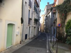 Appartements APPARTEMENT STYLE POP ART avec GARAGE CENTRE HISTORIQUE BEZIERS : photos des chambres