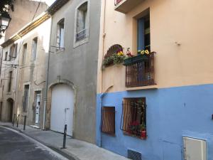 Appartements APPARTEMENT STYLE POP ART avec GARAGE CENTRE HISTORIQUE BEZIERS : photos des chambres