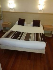 Hotels Hotel Du Midi : photos des chambres