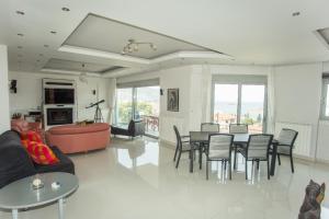 Seaview Pool Villa near Beach and Athens Airport