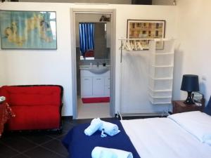 Large Double Room room in Al 20 Guest House Fiera Milano - Certosa
