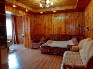 Куренiвський Двiр