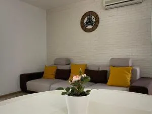 Sunny Deluxe Apartment Cosmopolis - Ştefăneştii de Jos