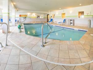 Holiday Inn Express Hotel & Suites Manchester - Airport by IHG