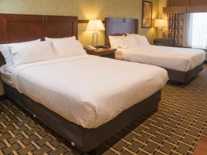 Queen Room with Two Queen Beds - Non-Smoking room in Holiday Inn Express Hotel & Suites Youngstown North-Warren/Niles an IHG Hotel