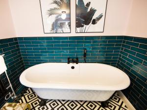 Luxury Travel Emporium HG1 - 2 Luxury apartments with Parking Space - in town centre