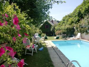 Maisons de vacances L'OUSTALOU SAINT NECTAIRE MAISON DE CHARME EN AUVERGNE PISCINE PRIVEE CHAUFEE 27 degres : photos des chambres