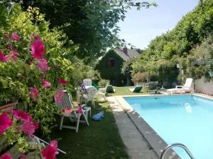 L OUSTALOU MAISON D HOTES DE CHARME EN AUVERGNE PISCINE PRIVEE CHAUFFéE - 索里耶