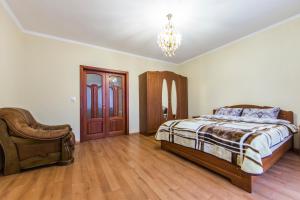 Комфортная двухкомнатная квартира возле метро Академгородок