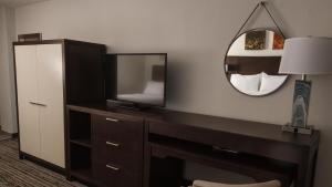 Standard King Room room in Holiday Inn Alexandria - Downtown an IHG Hotel