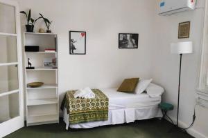 Amplio, tranquilo y muy luminoso departamento de 3 ambientes a metros del Obelisco y del Teatro Colón