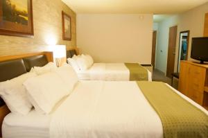 Queen Room with Two Queen Beds room in Holiday Inn Spearfish-Convention Center an IHG Hotel