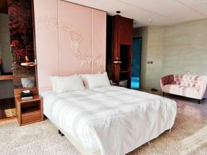 Phòng Đôi Hướng Hồ (Lake View - Double Room)