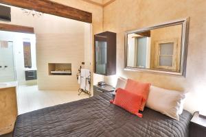 Indulge Apartments - Eighth