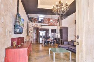 Indulge Apartments - Eighth