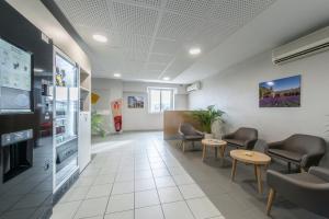 Hotels B&B HOTEL Orange : photos des chambres