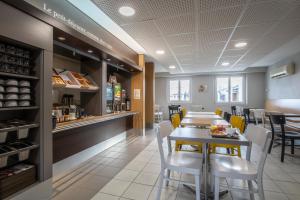 Hotels B&B HOTEL Orange : photos des chambres