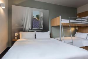 Hotels B&B HOTEL Orange - Echangeur A7 A9 : Chambre Quadruple