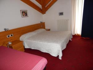 Family Room with Balcony room in Hotel Orso Grigio