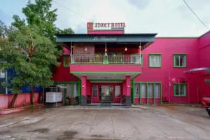 RedDoorz near Citraland Waterpark Kendari - Lepoleop