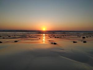 Apartamento primera linea de playa con gran patio, consultar disponibilidad de aparcamiento